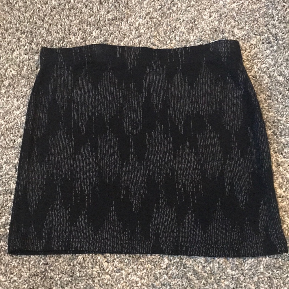 NWOT black with gray mini skirt size large